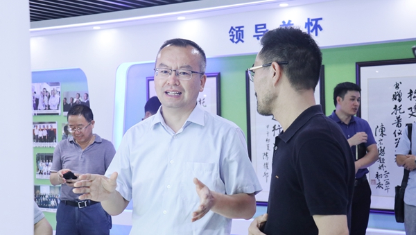 赵喜凯局长参观金年会展厅