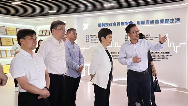 省科技厅党组书记何杏仁一行赴金年会调研农业科技工作
