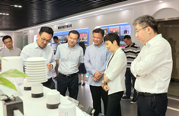 省科技厅党组书记何杏仁一行赴金年会调研农业科技工作
