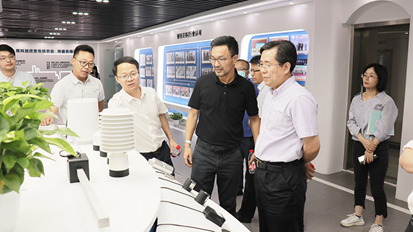 应义斌教授一行参观金年会数字三农展厅